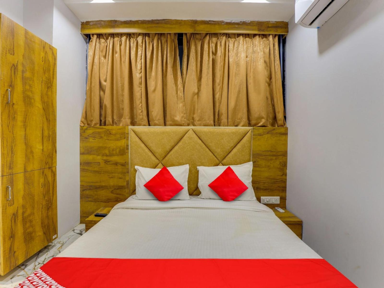 Hotel Krishna Ahmedabad Exterior photo
