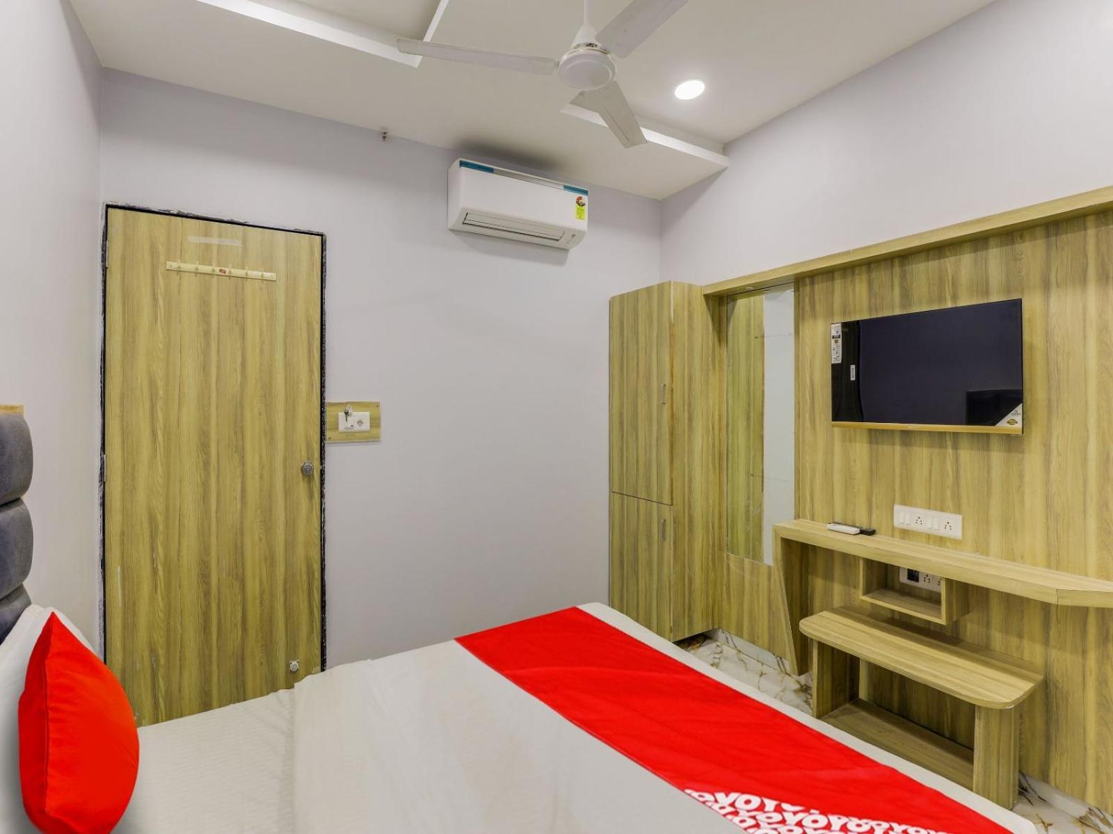 Hotel Krishna Ahmedabad Exterior photo