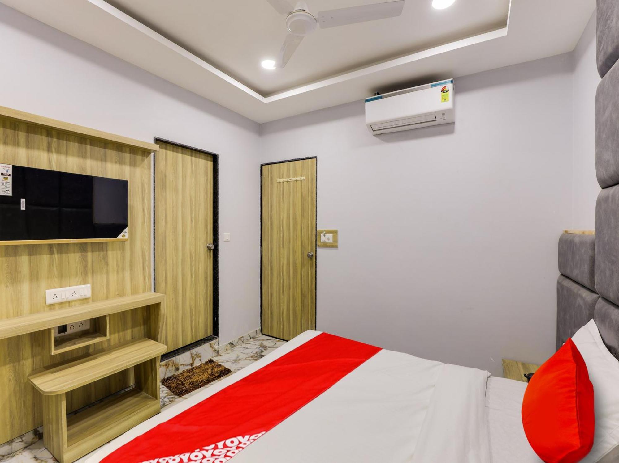 Hotel Krishna Ahmedabad Exterior photo
