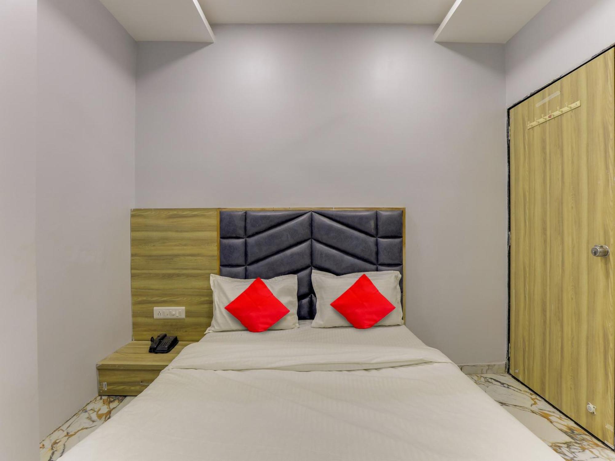 Hotel Krishna Ahmedabad Exterior photo