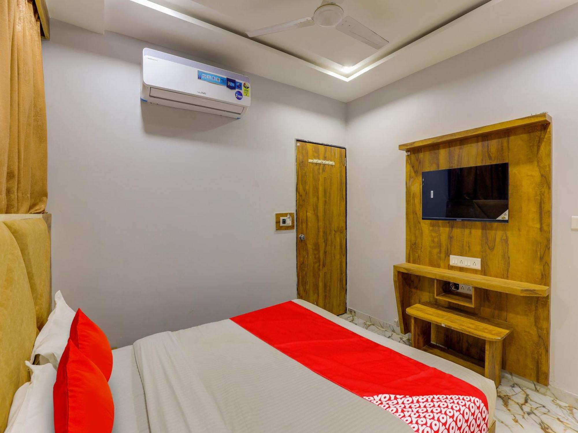 Hotel Krishna Ahmedabad Exterior photo
