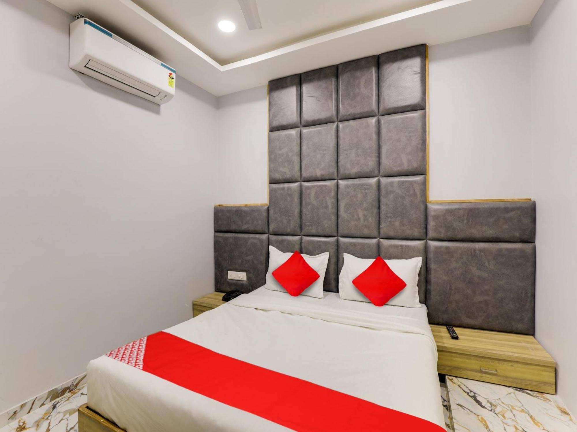 Hotel Krishna Ahmedabad Exterior photo