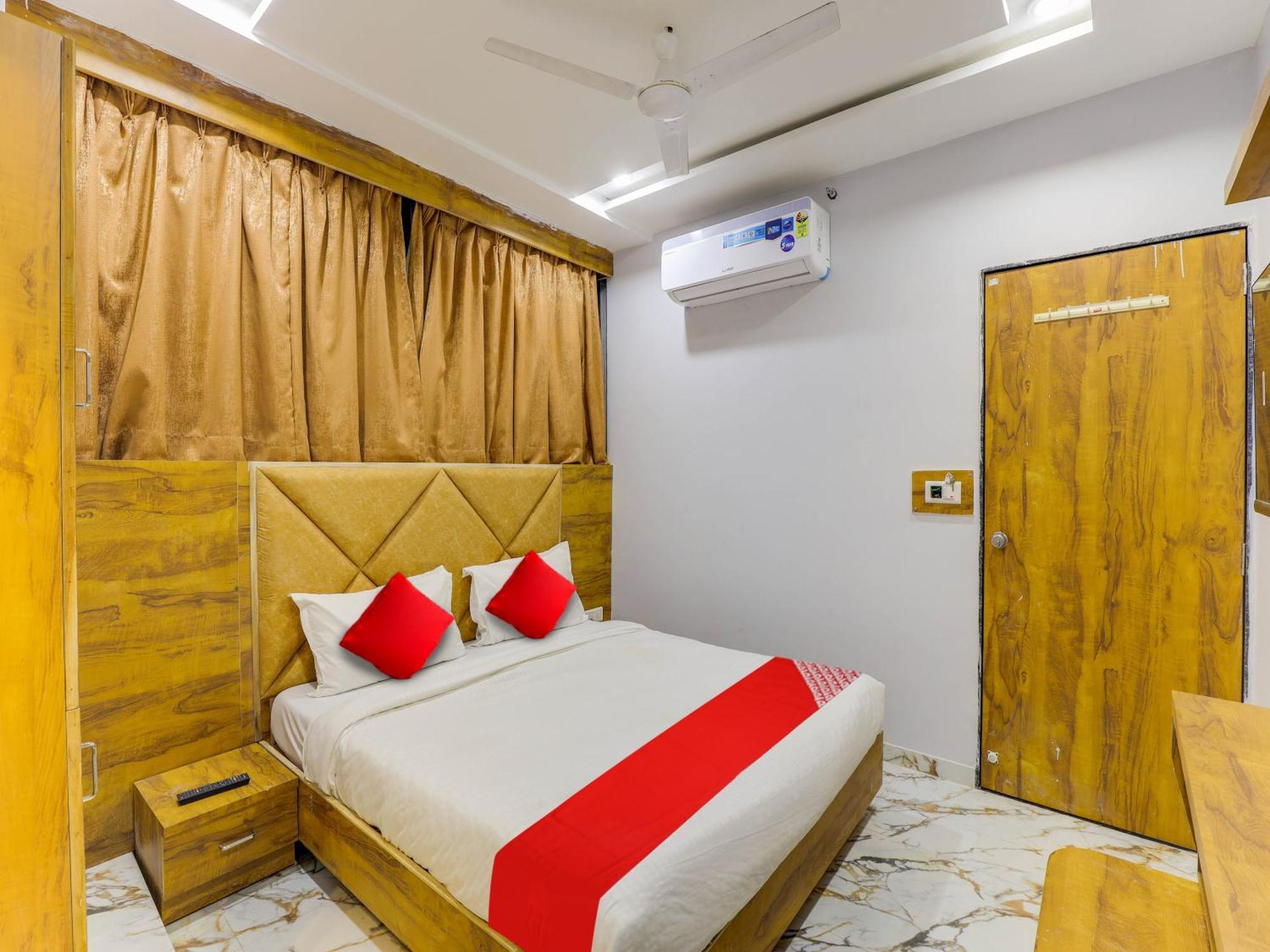Hotel Krishna Ahmedabad Exterior photo