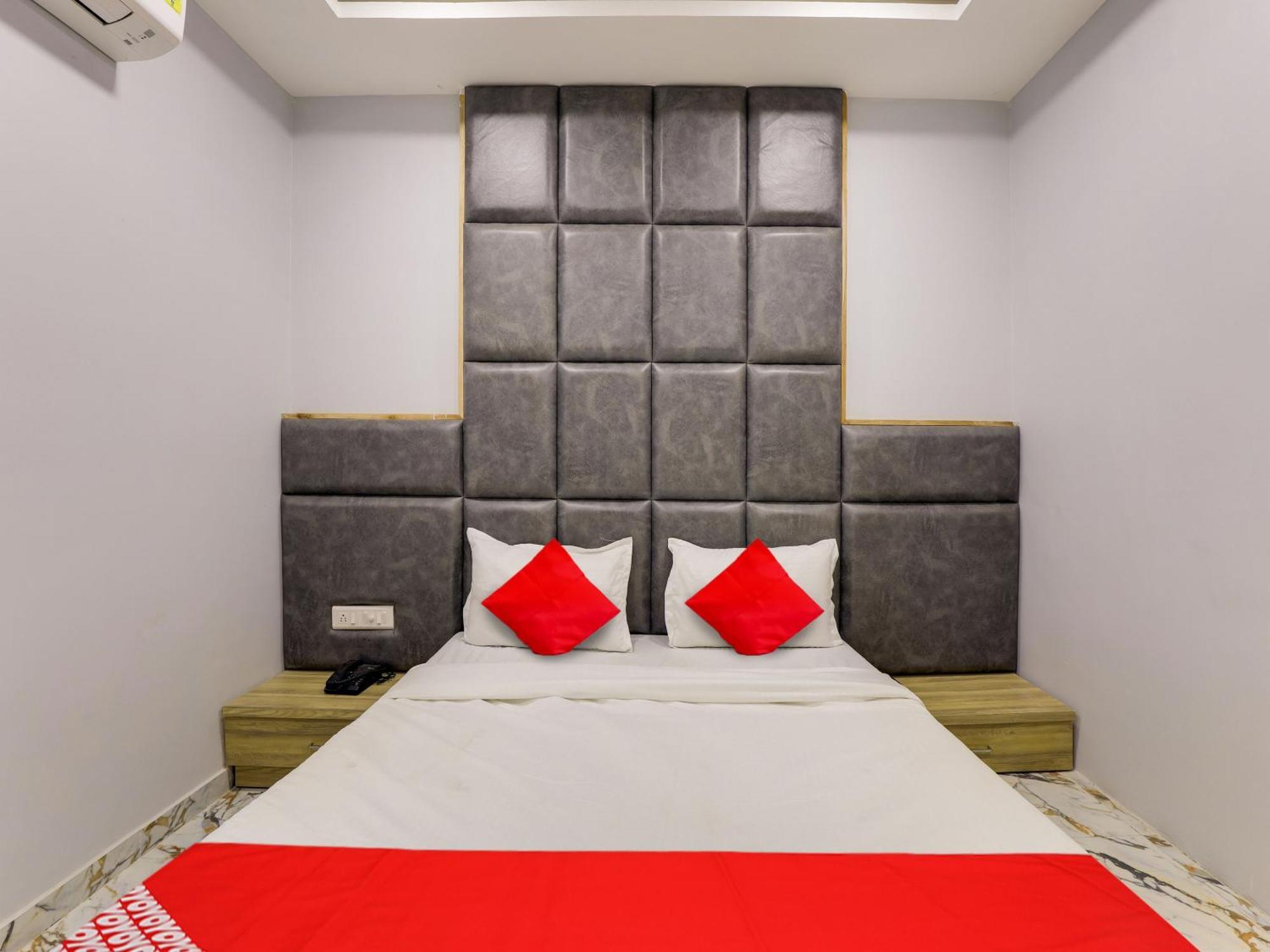 Hotel Krishna Ahmedabad Exterior photo