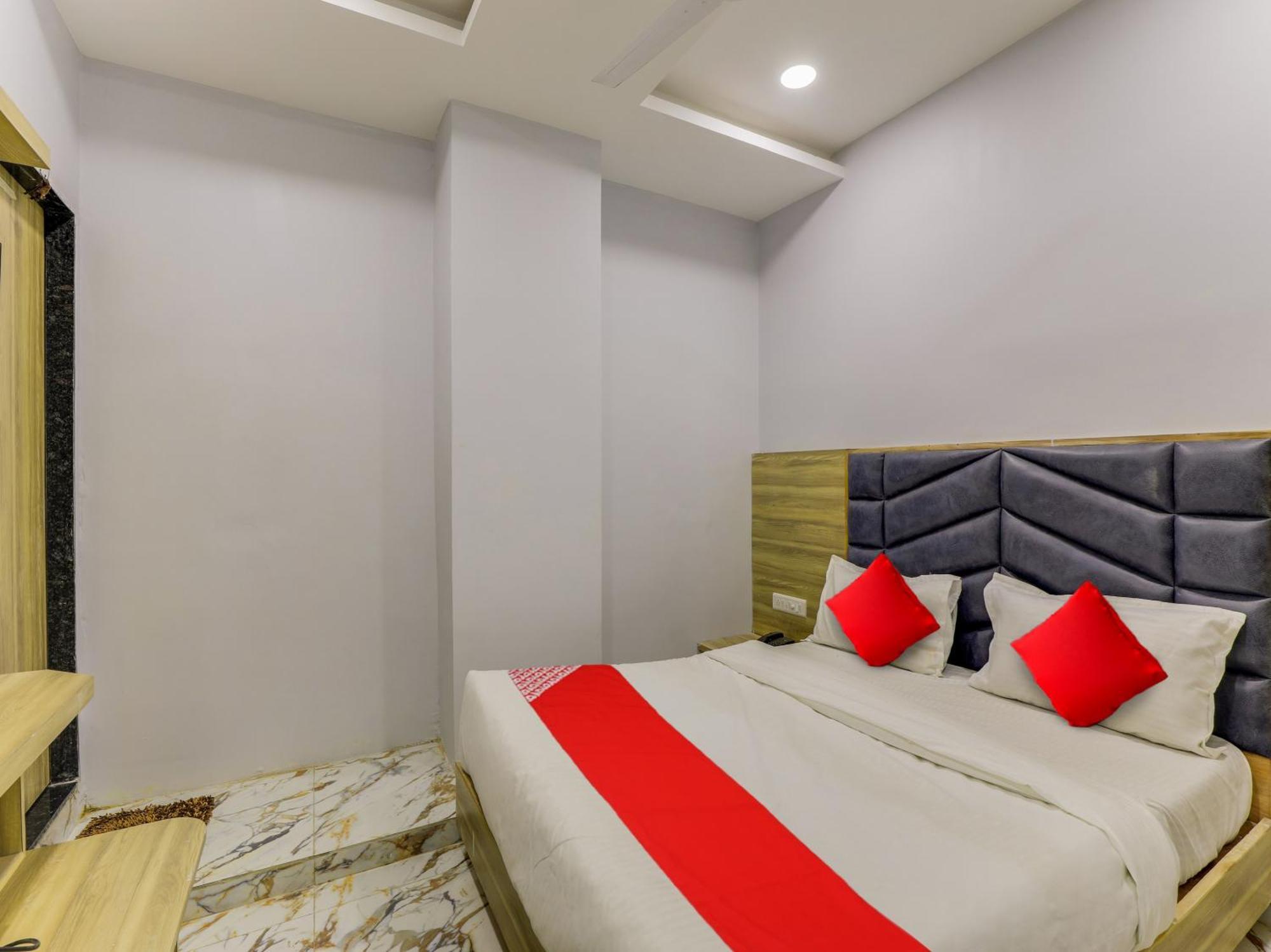 Hotel Krishna Ahmedabad Exterior photo