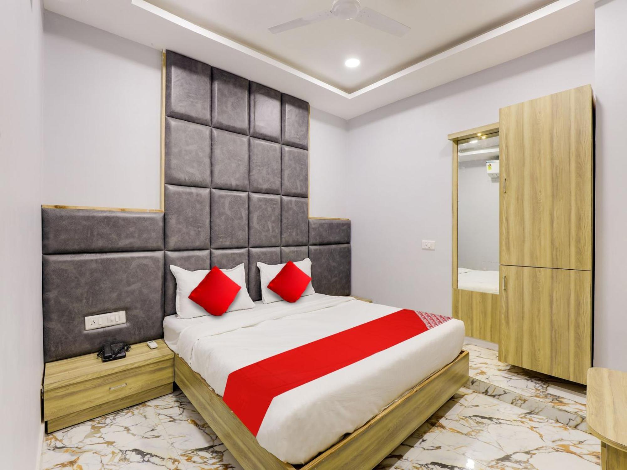Hotel Krishna Ahmedabad Exterior photo