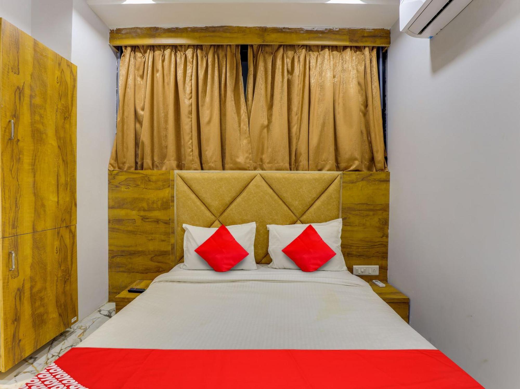 Hotel Krishna Ahmedabad Exterior photo