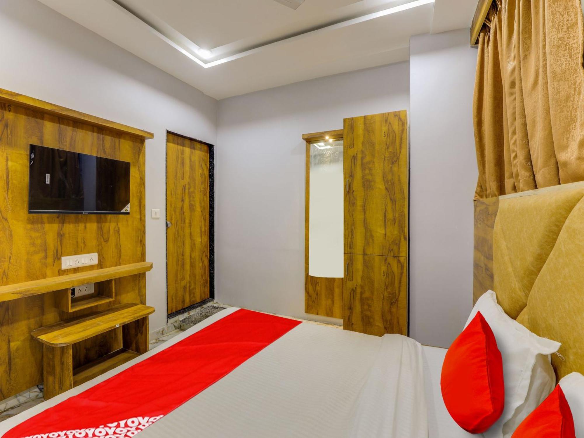 Hotel Krishna Ahmedabad Exterior photo