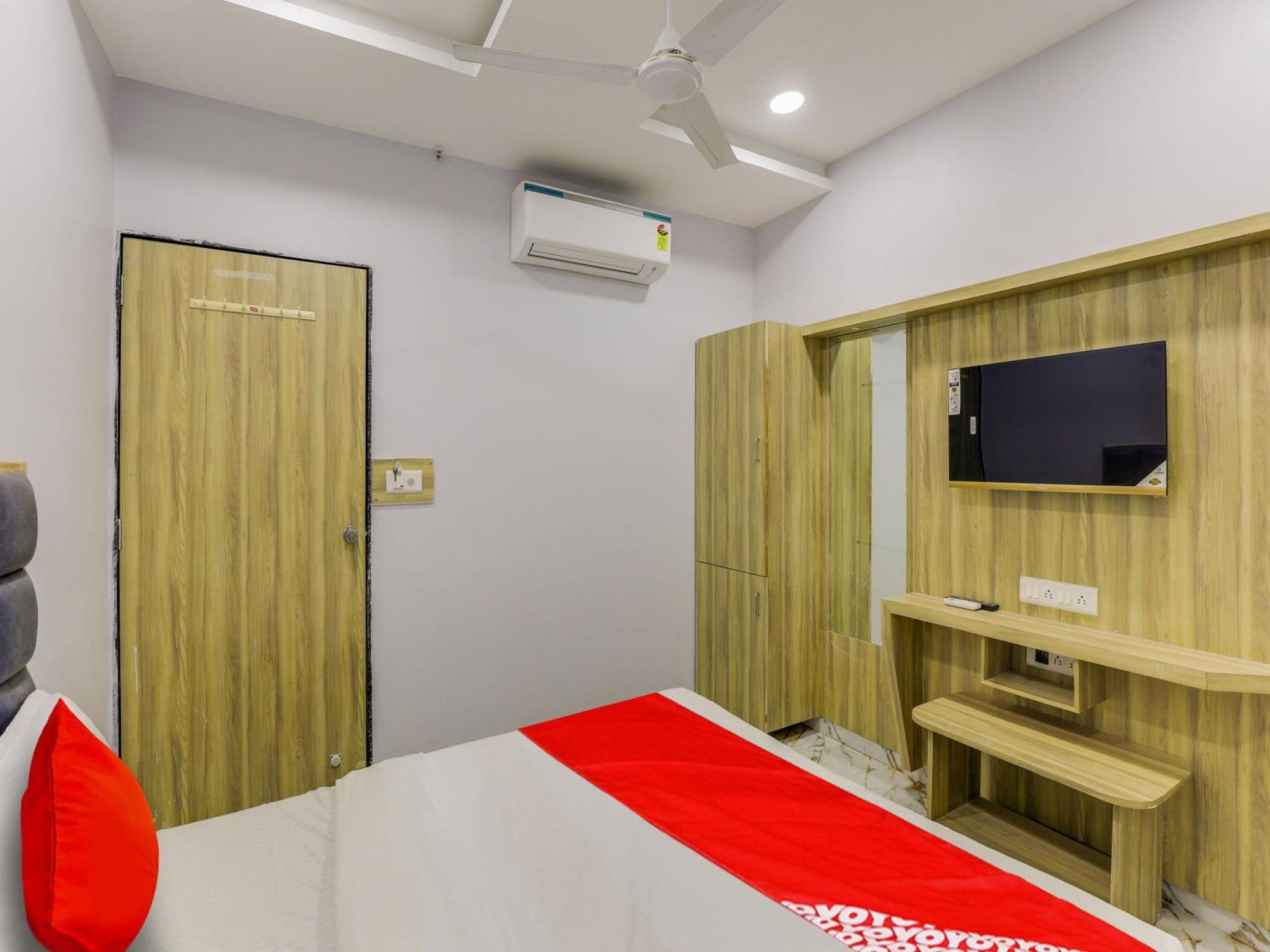Hotel Krishna Ahmedabad Exterior photo