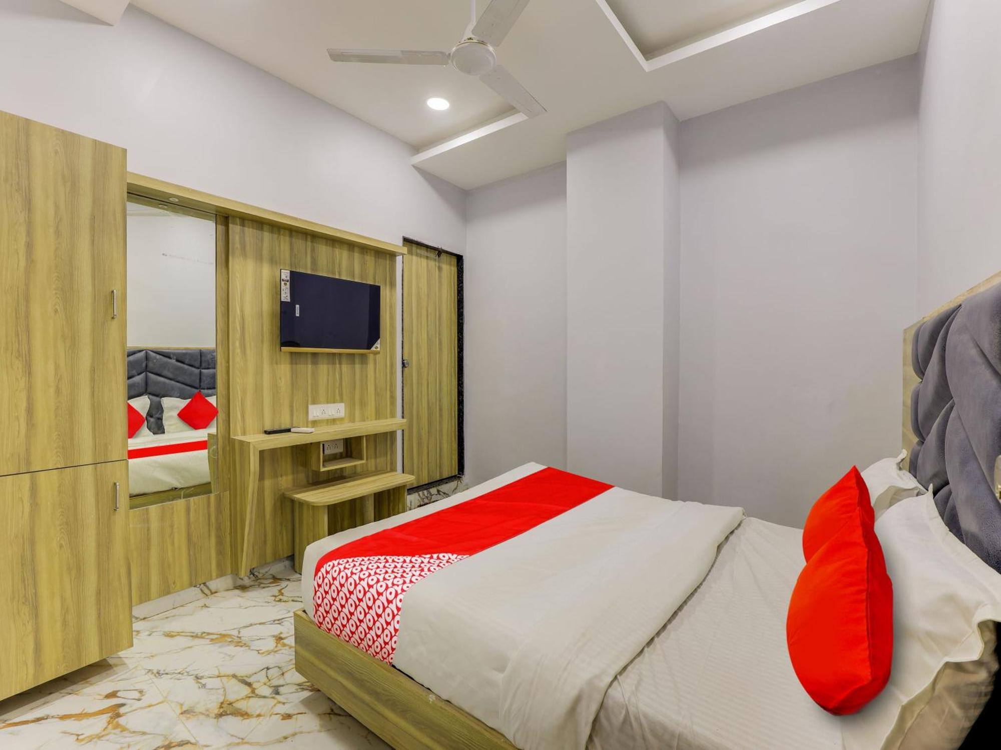 Hotel Krishna Ahmedabad Exterior photo