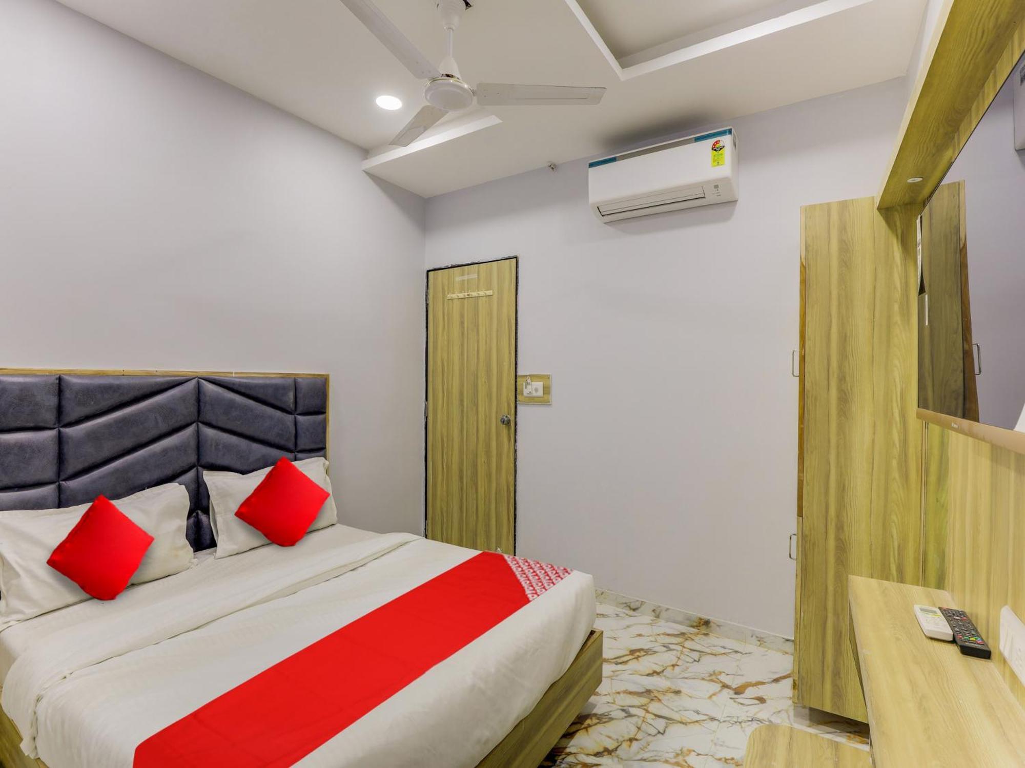 Hotel Krishna Ahmedabad Exterior photo